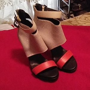 Sassy 5" heel. Multi color. Size 8